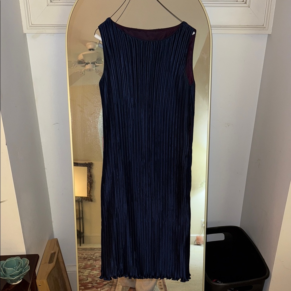 Chic Navy Blue Sleeveless Midi Dress
